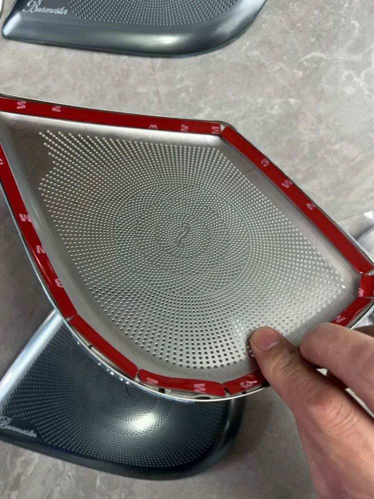Kovové kryty reproduktorů pro Mercedes-Benz Vito W447