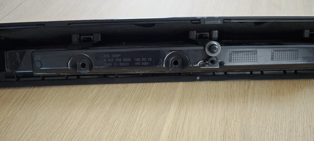 Spoiler křídlo kufru Mercedes Benz AMG pro V-Class s dělěnými vraty